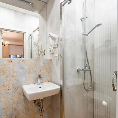 Romari площа катедральна 8