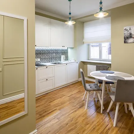 Romari площа катедральна 8