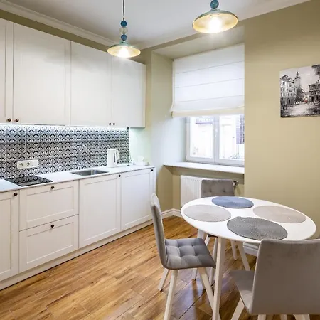 Apartment Romari площа катедральна 8