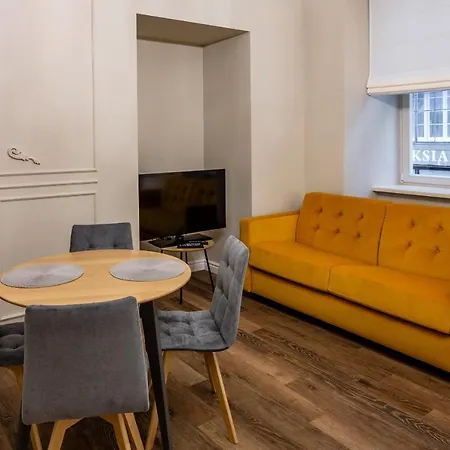 Apartment Romari площа катедральна 8