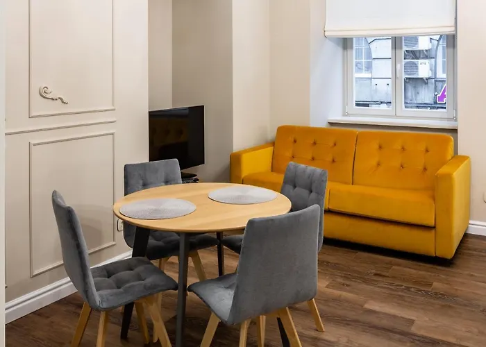 Romari площа катедральна 8 *