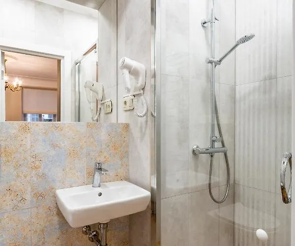 Romari площа катедральна 8