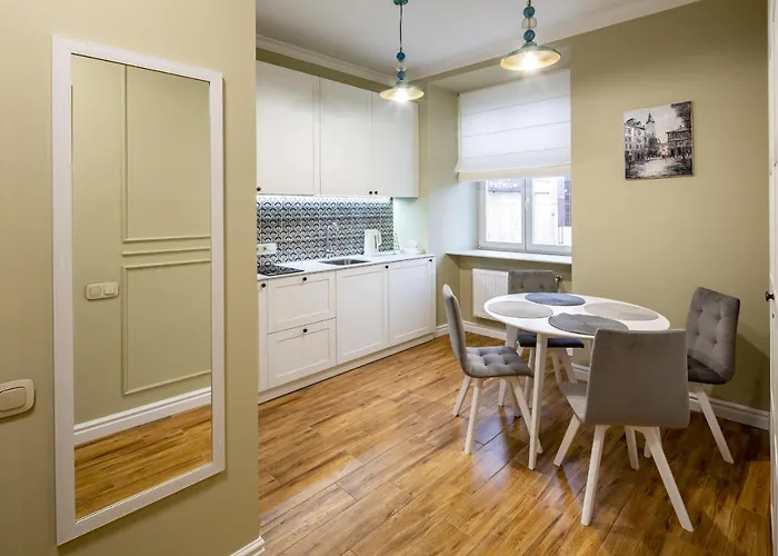 Romari площа катедральна 8