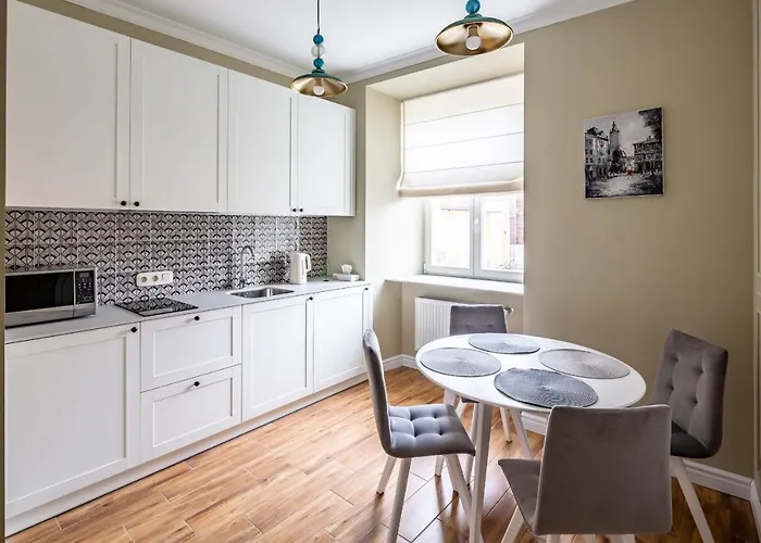 Romari площа катедральна 8