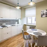 Διαμέρισμα Romari площа катедральна 8