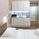 Romari площа катедральна 8 *